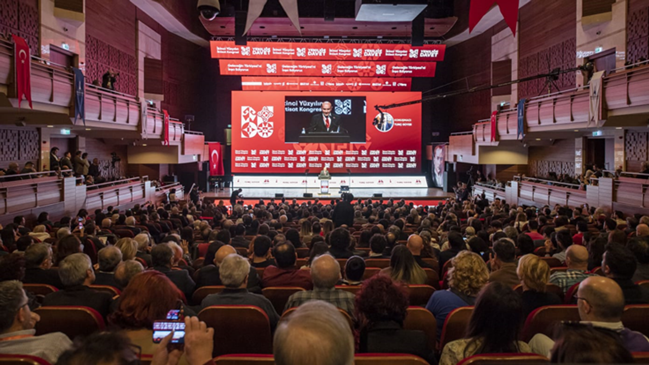 Başkan Altıok İktisat Kongresi'ne katılmak üzere İzmir'de