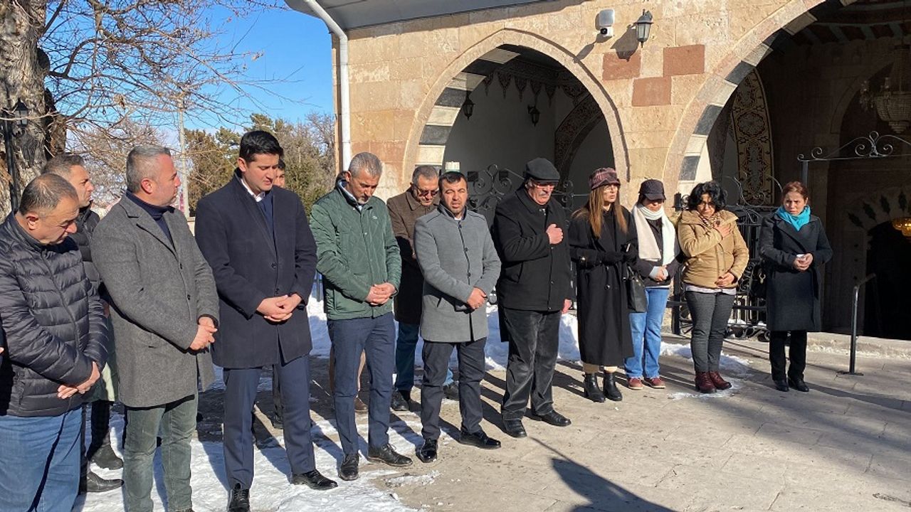 Hacı Bektaş Veli Dergahı önünde Hızır Lokması dağıtıldı