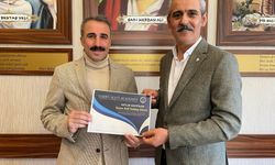 Başkan Altıok Gadev Alevi Akademisi Sertifikasını Celal Fırat'tan aldı