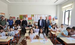 Hacıbektaş'ta Karne Sevinci: Protokol Öğrencilerin Heyecanına Ortak Oldu