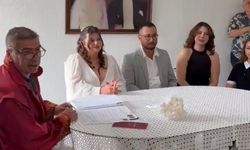 “‘En Zor ve En Mutlu Nikahım’ Dedi; Yılların Nikah Memuru Bu Kez Kendi Kızının Nikahını Kıydı”