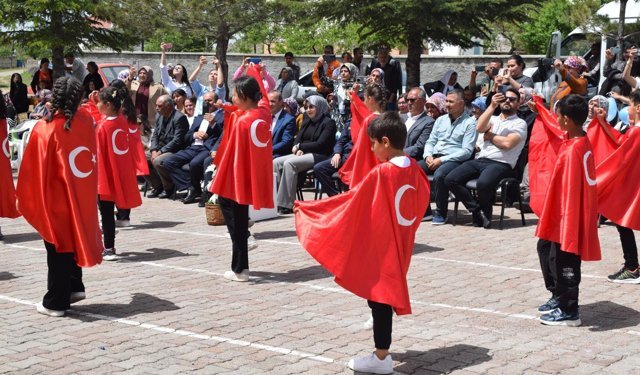 Karaburna İlk ve Ortaokulu’nda Bahar Şenliği Coşkusu