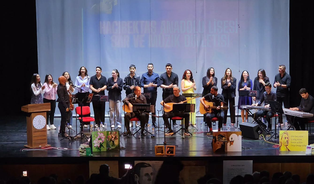 Hacıbektaş Anadolu Lisesi'nde Yıl Sonu Sergisi, Şiir ve Müzik Dinletisi Gerçekleştirildi