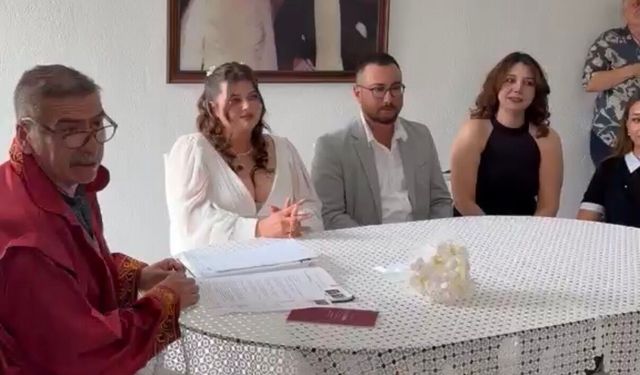 “‘En Zor ve En Mutlu Nikahım’ Dedi; Yılların Nikah Memuru Bu Kez Kendi Kızının Nikahını Kıydı”