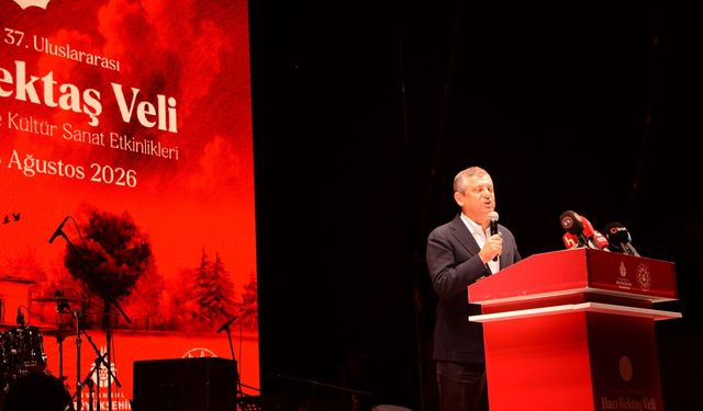 Özgür Özel Hacıbektaş’ta konuştu: Eşit yurttaşlık ve Alevi toplumunun taleplerine vurgu