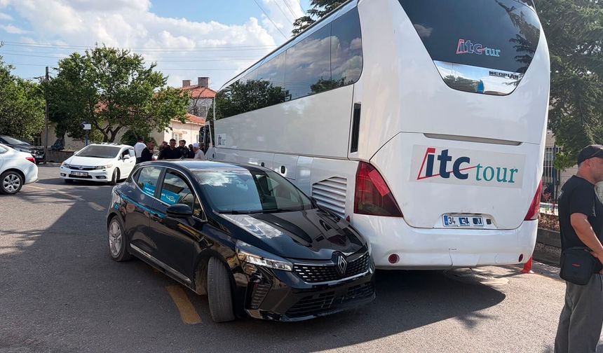 Hacıbektaş’ta Uğur Mumcu Parkı Önünde Maddi Hasarlı Trafik Kazası