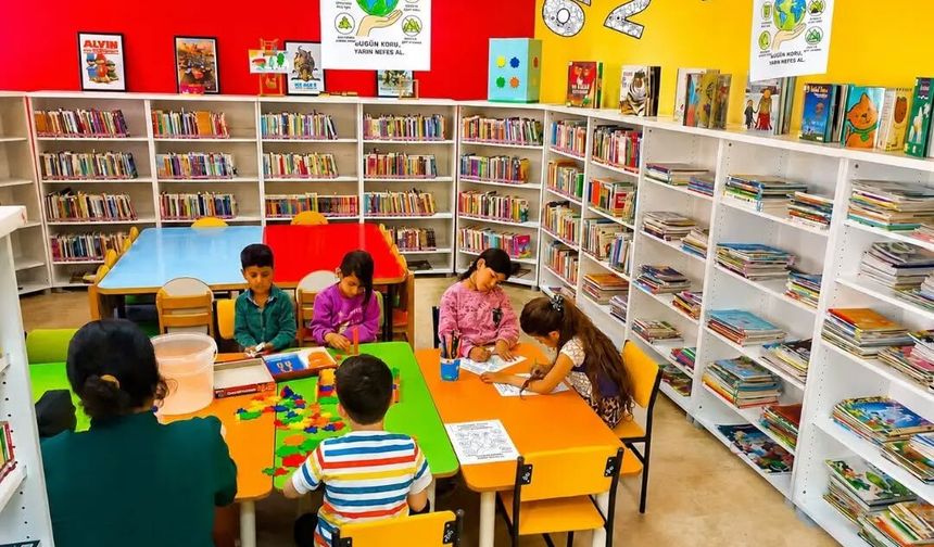 Hacıbektaş İlçe Halk Kütüphanesi'nde Minik Okurlara Kitap ve Boyama Etkinliği