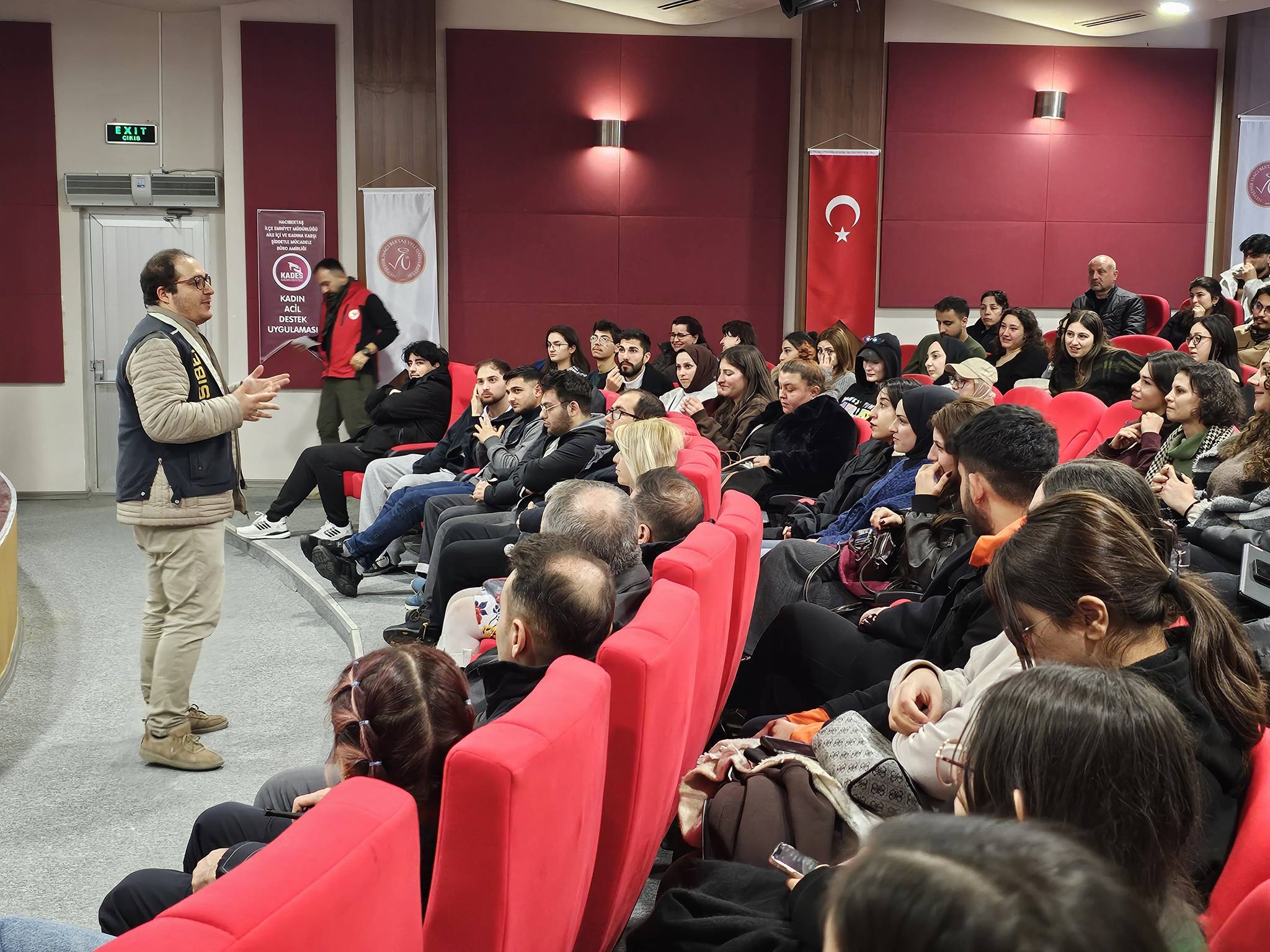 637883804 122129446845007294 5462436060989282459 N