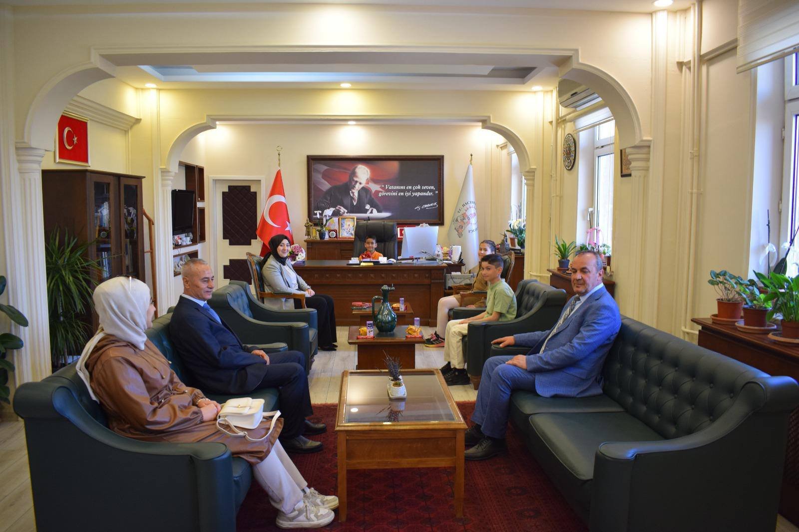 677272335 122137219875007294 2213868832736022659 N