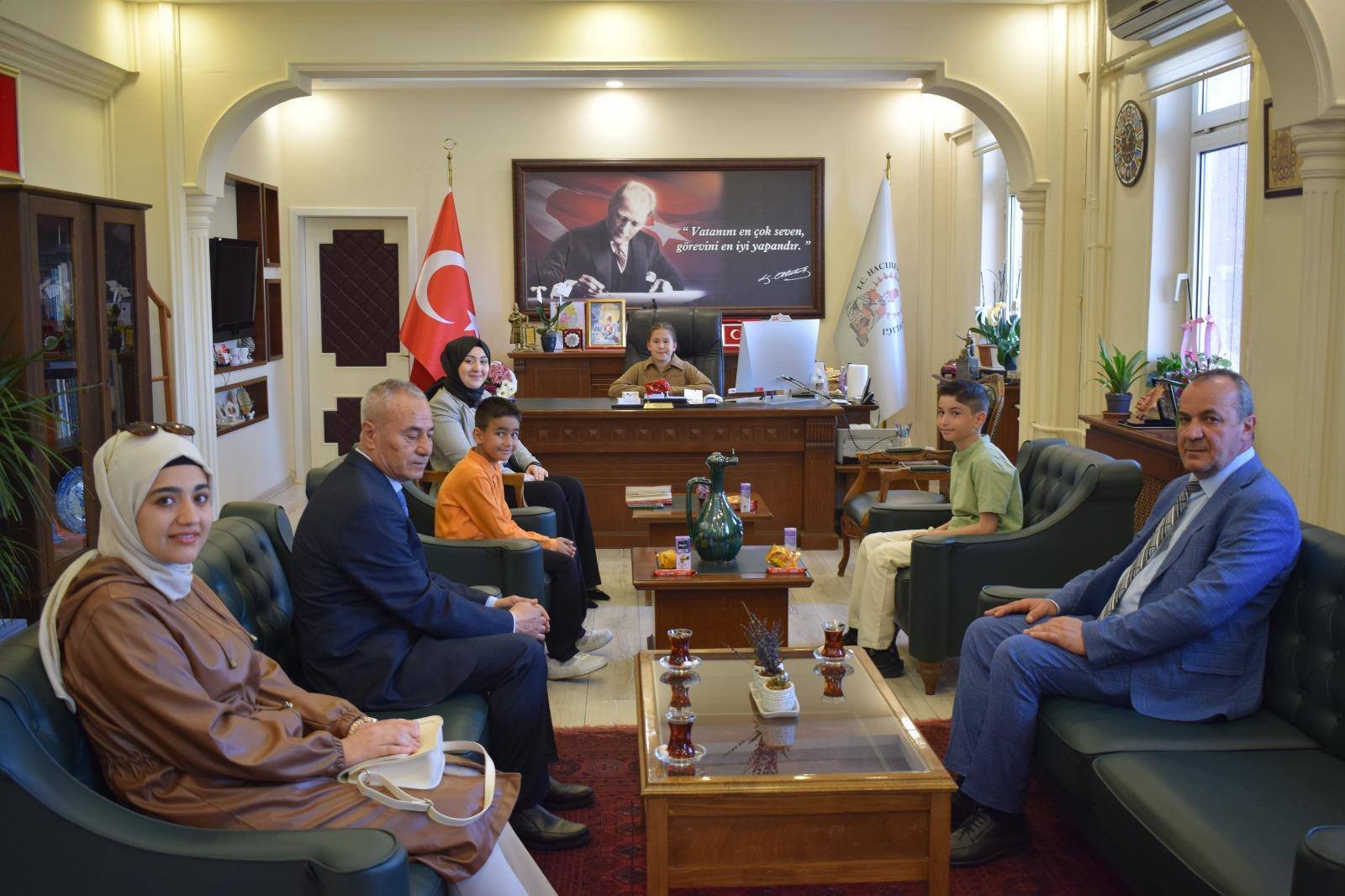 677347908 122137219833007294 2334126758870156739 N