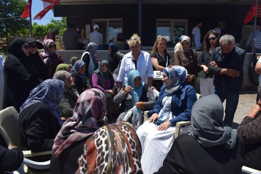 Kaymakamımız Sayın Özlem Doğan, İlçe Jandarma Komutanı Sayın Adem Yener, İlçe Emniyet Müdürü Sa (1)