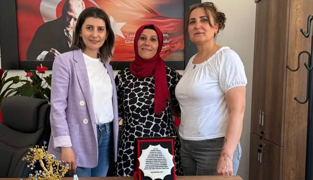 Hacıbektaş Esnaf ve Sanatkârlar Odası'ndan Gençlik ve Spor İlçe Müdürü Ayşe Değerlier'e Hayırlı Olsun Ziyareti