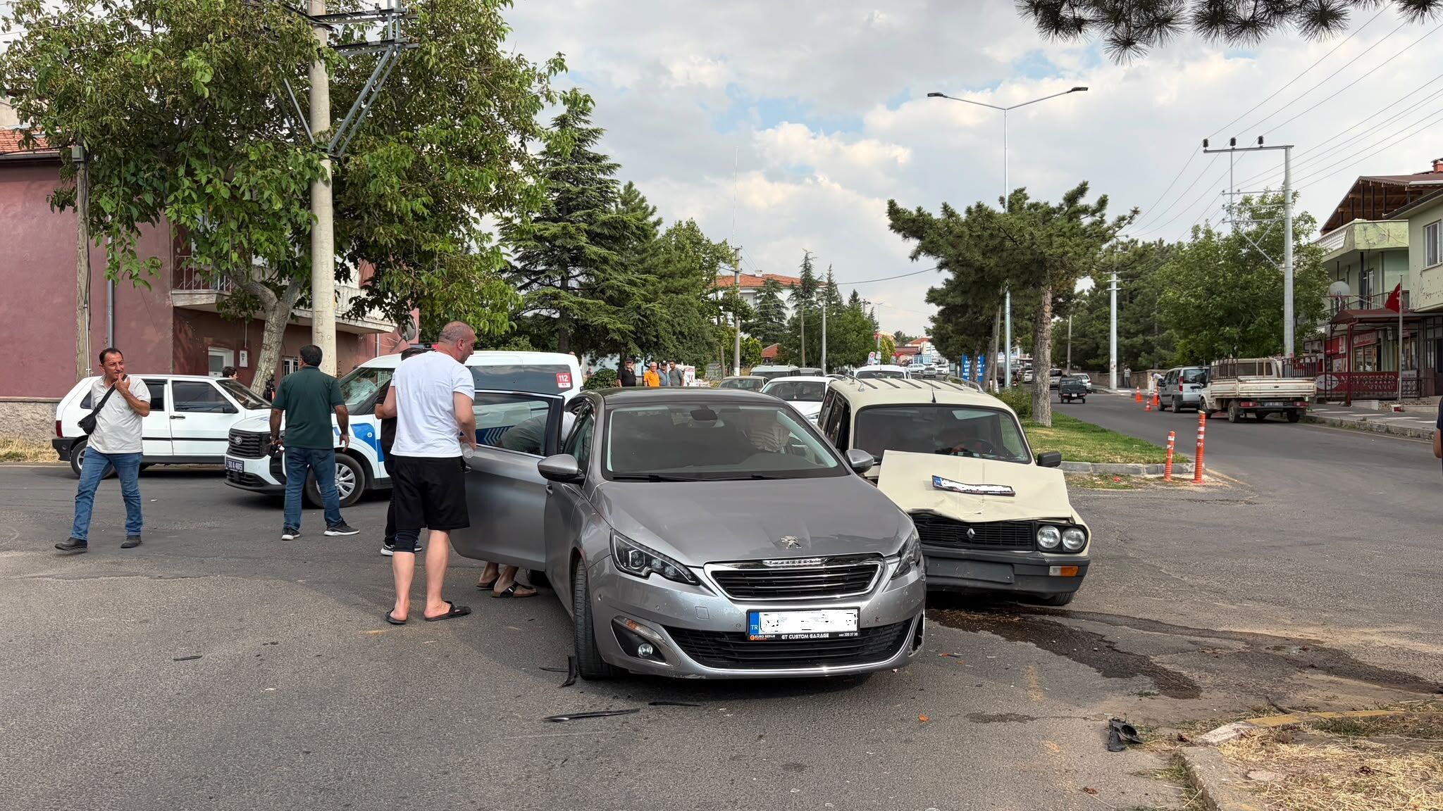 Hacıbektaş'ta Trafik Kazası: 2 Kişi Hafif Yaralandı